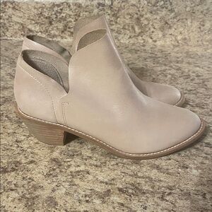 Kelsi Dagger Cream Ankle Booties